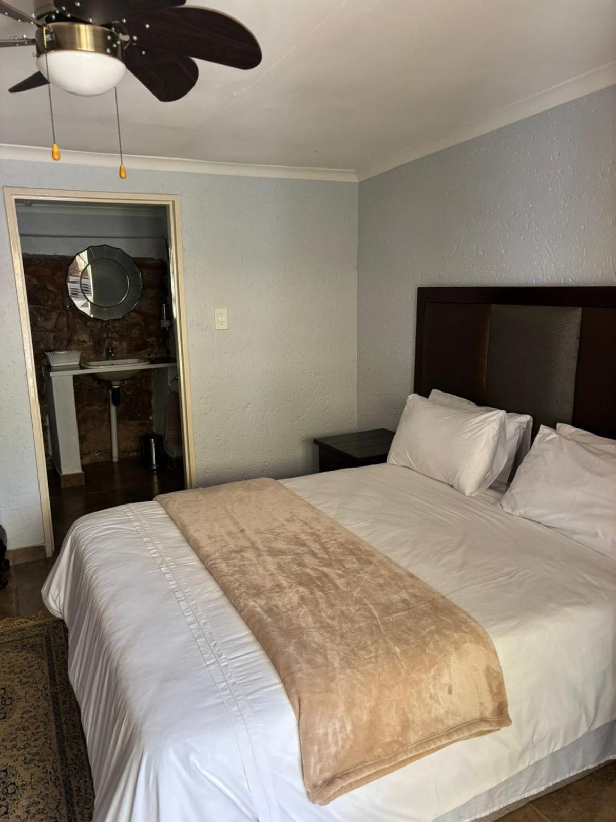 Katima Mountain View Lodge Hartbeespoort Room photo